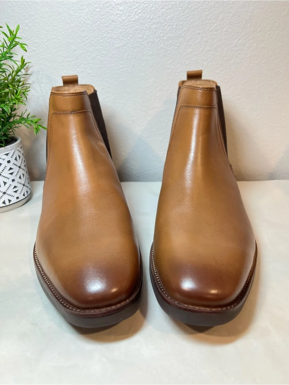 Johnston & Murphy sleek tan